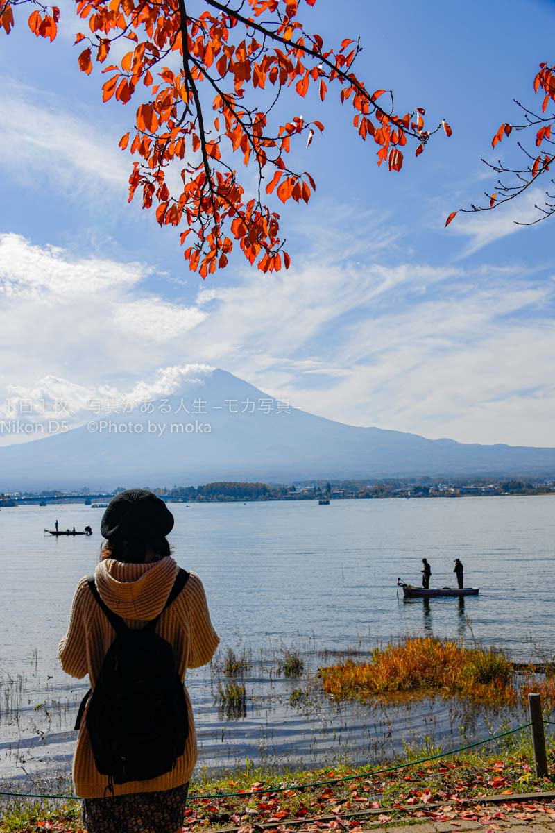 【富士山と紅葉】河口湖越しに眺める紅葉と富士山