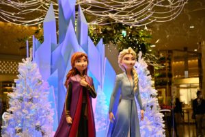 アナとエルサとクリスマスツリー!!
