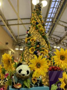 【上野のクリスマスツリー】上野駅のひまわりクリスマスツリー