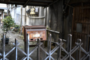 【谷根千スナップ撮影】人もまばらな朝の谷中銀座