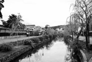 モノクロ写真で過去の時代を思い浮かべる