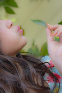 【ポートレート撮影】モデルの一瞬の仕草を切り撮ろう