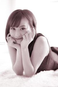 【ポートレート写真】美しいモデルさんをモノクロで撮ってみた