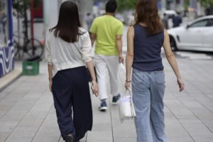 【スナップ撮影】うしろ姿と秋の風