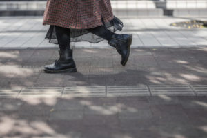 【町中スナップ撮影】秋の足元はヒラヒラを狙って撮ろう！！