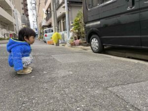 【子供写真】車の下に潜った、猫を探せ！！