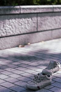 【スナップ撮影】街中にスニーカー、、正体は透明人間！？