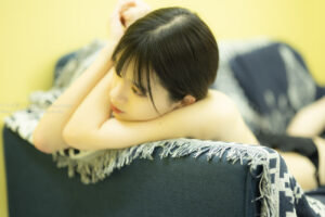 【ポートレート撮影】ちょっと考え事・・の表情を撮ろう