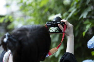 【スナップ撮影】夢中に撮影するカメラ女子を撮ろう