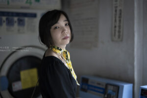 【ポートレート撮影】昭和のコインランドリーで雨宿り・・