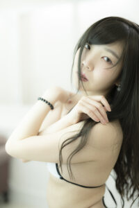 【ポートレート撮影】スタジオ内の明かりを最大限に使って撮ってみる