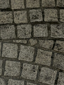 神楽坂で宝探し・・隠れたハートマークを探せ!!