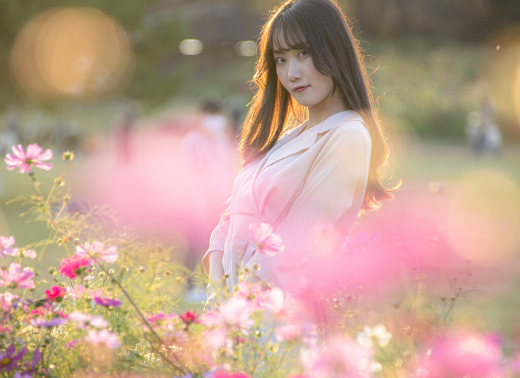 【ポートレート撮影】夕日とコスモスと・・あなたと。