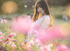 【ポートレート撮影】夕日とコスモスと・・あなたと。