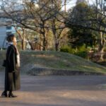 【ポートレート撮影】冬の公園で日差しを求めて