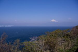 水平線の向こう側に、富士山が浮いている!!