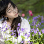 【ポートレート撮影】お花畑で花に囲まれて撮影
