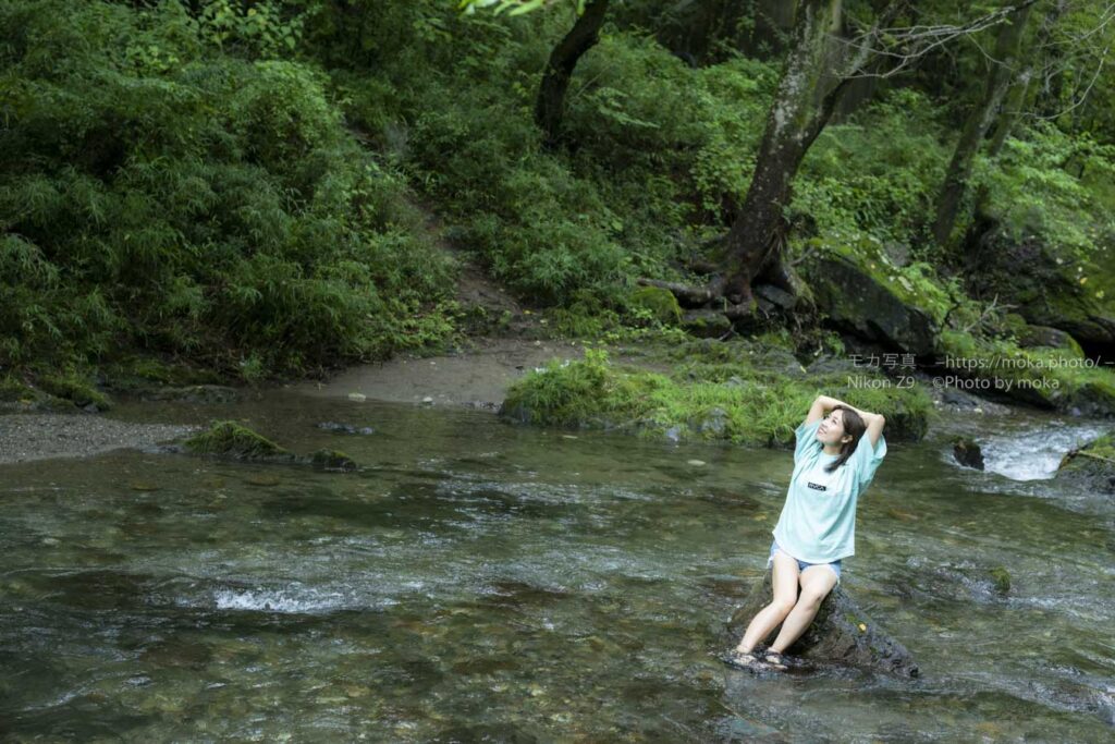 【ポートレート撮影】夏休みの渓流で、旅行雑誌風に撮ってみた！