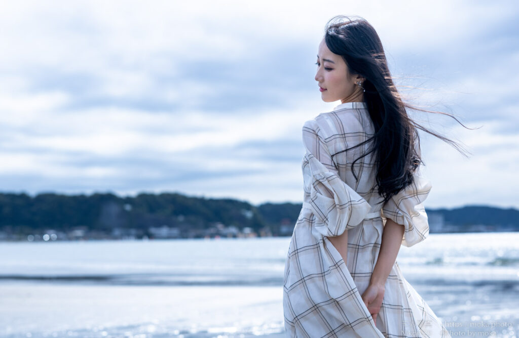 【ポートレート撮影】波打ち際で何をおもふ・・・。