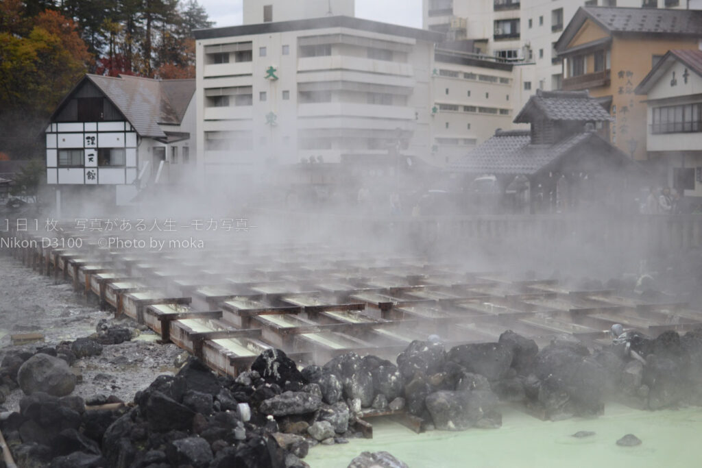 【スナップ撮影】湯煙を見ながら紅葉を楽しむ