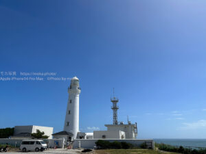 【スナップ撮影】荒れた海に白い灯台