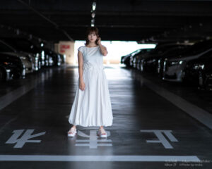 【ポートレート撮影】ただの駐車場がカッコイイ!?